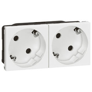 LEGRAND 077252 Модуль розетки 2х2К+3 под углом 45°, [Schuko] безвинтовые зажимы, проходной, Mosaic