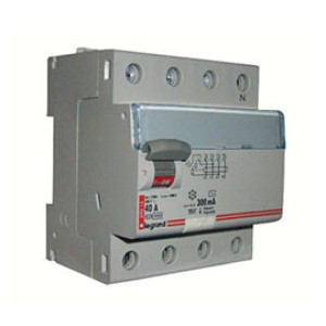 LEGRAND 411745 Дифференциальный выключатель, серия DX3, 40A, 300mA(S), 4-полюсный, тип АС